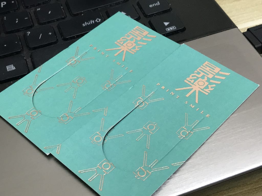 這張燙金書籤卡片是用了靈感紙來做,不但特別而且富有質感