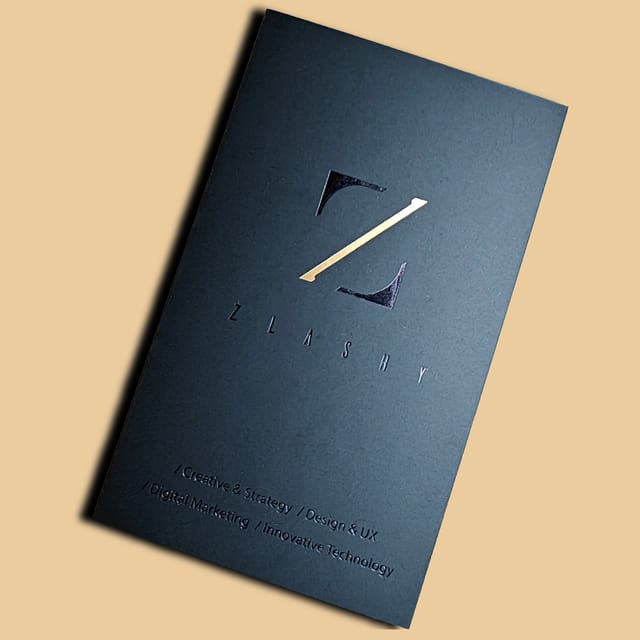 深色卡片的 Logo 燙印目錄實物相